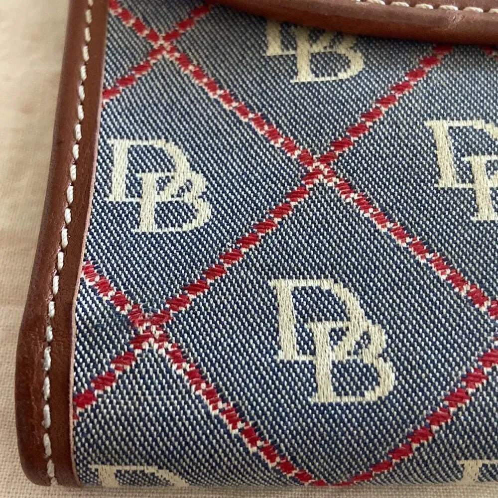 Dooney & Bourke Wallet Vintage leather clasp is silver leather imitation…